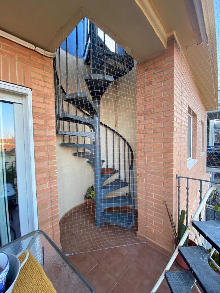Instalación red gato ventana balcón escalera sistema desmontable acceso 01