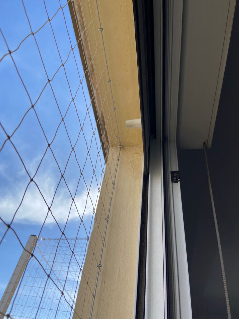Instalación red gatos mástiles cierre completo balcón Valencia