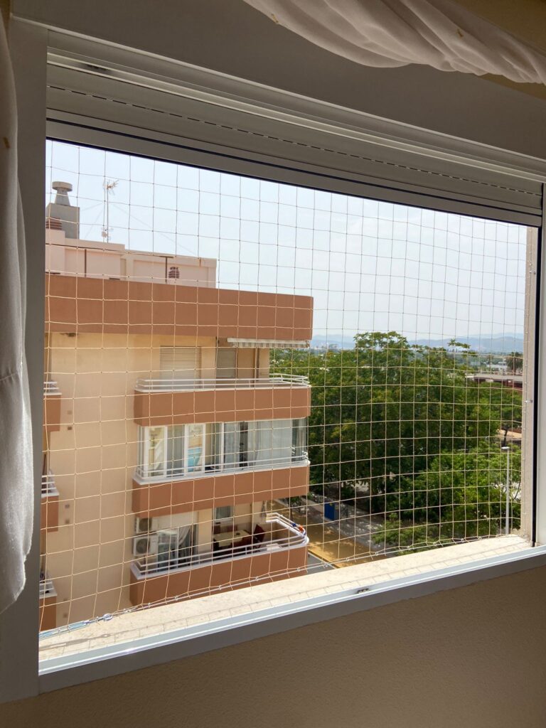 Instalación de red para niños en balcón y ventanas Moncofar