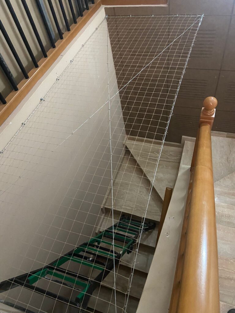 Instalación de red para niños en hueco de la escalera Aldaia